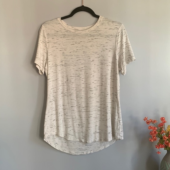 Old Navy Tops - Women’s Old Navy Luxe t-shirt size Medium